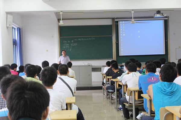 开云体育下载
2011级新生入学教育圆满结束3